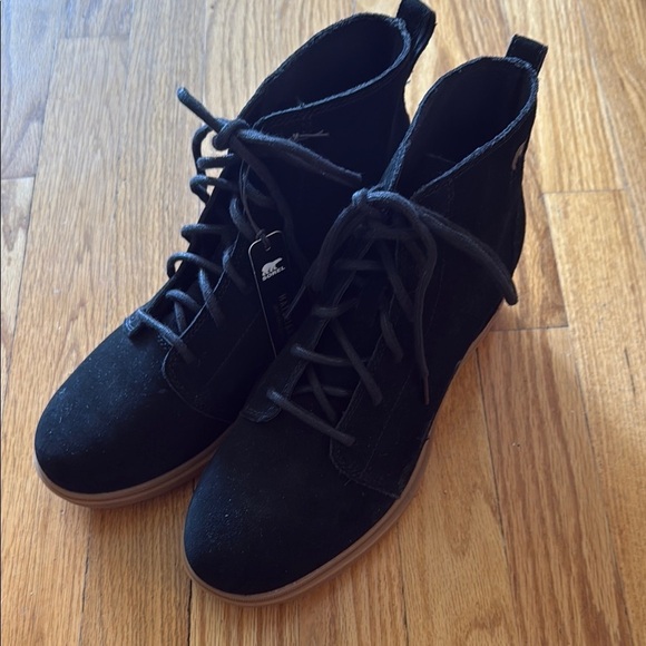 Sorel sz 9.5 Evie II Lace up  Bootie Black suede boot NWOT new condition - Picture 2 of 16